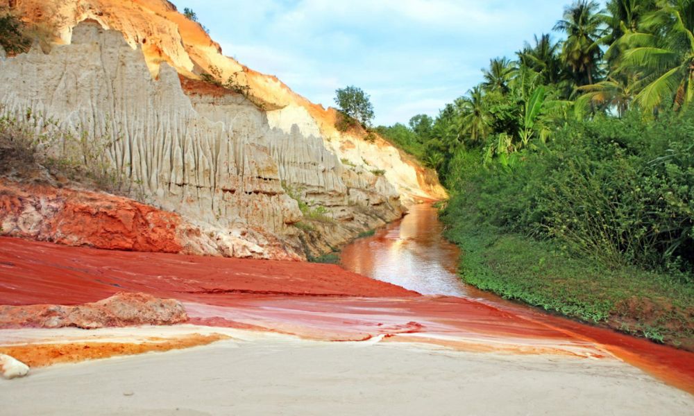 mui-ne-suoi-tien-red-sand-dunes